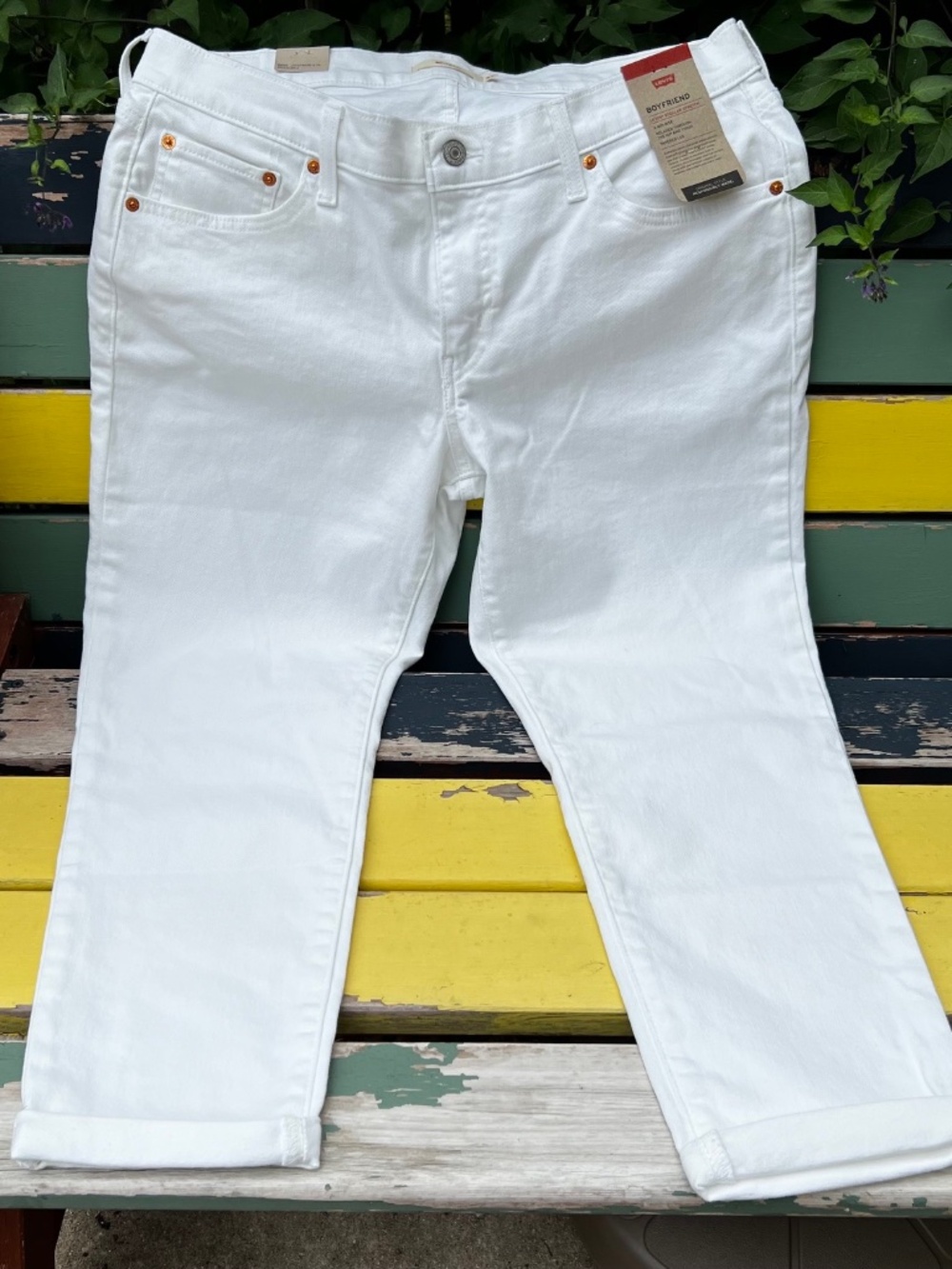 NWT Levi's White Boyfriend Jeans 32x27
